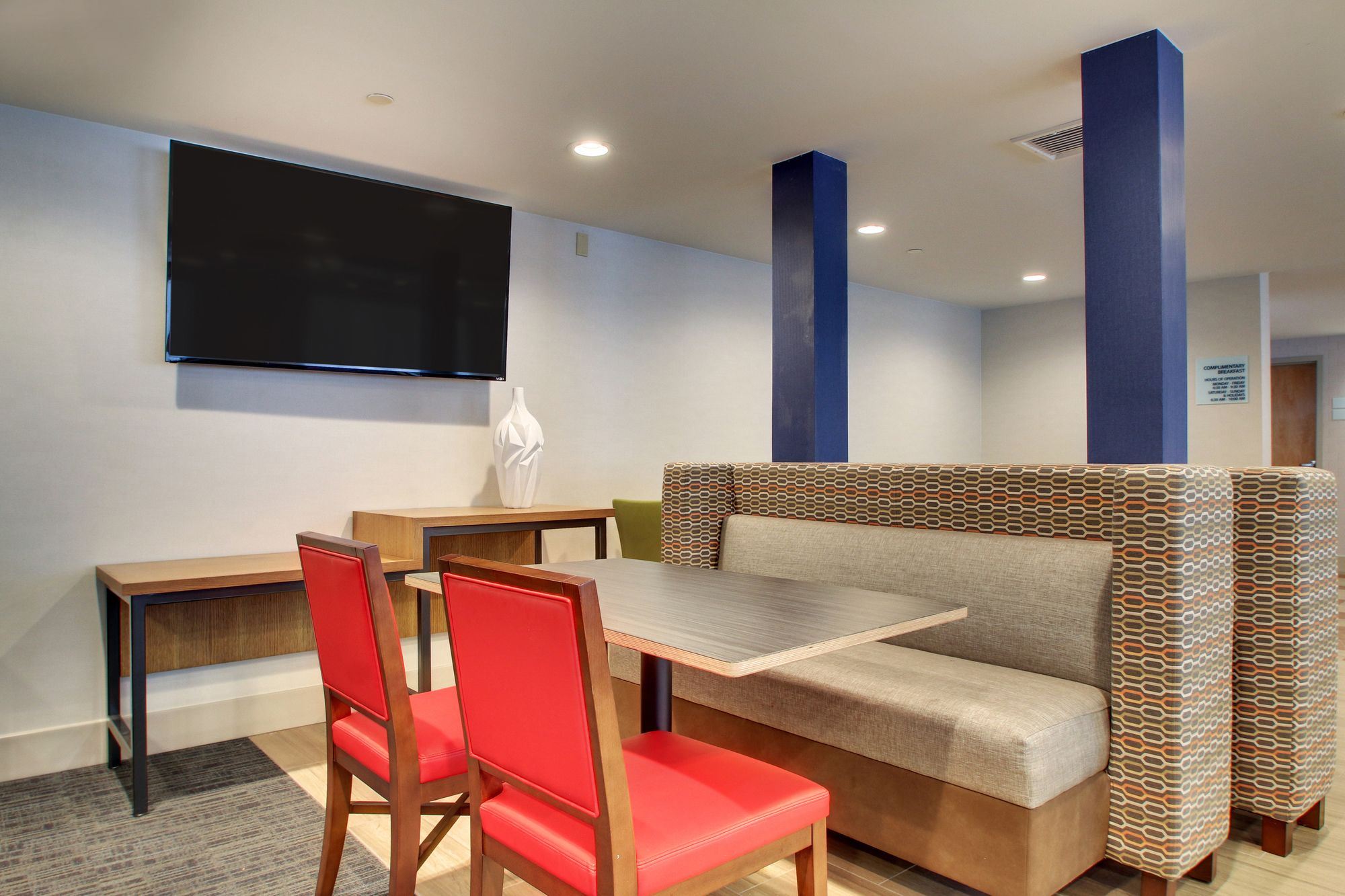 Holiday Inn Express & Suites - Lincoln East - White Mountains, an Ihg Hotel