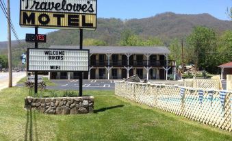 Travelowes Motel - Maggie Valley