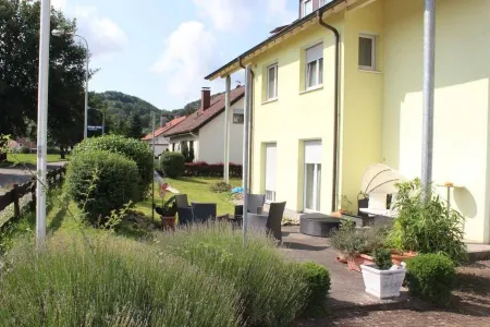 Hotel Zum Goldenen Wagen Отели в г. Кляйнес Визенталь