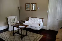 Grand Magnolia Ballroom & Suites Hotels in Pascagoula