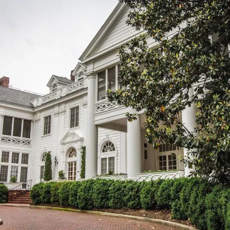 The Duke Mansion Отели рядом с достопримечательностью «Аудитория Овенс»
