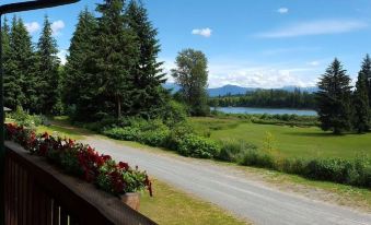 Yellow Cedar Lodge - Housity
