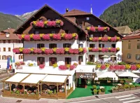 Active Hotel Ancora فنادق في Panchia