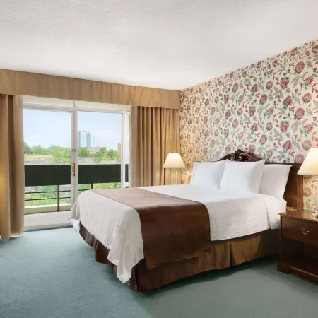 Travelodge by Wyndham Niagara Falls Fallsview