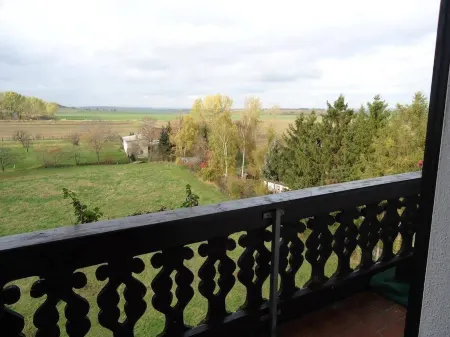 Hotel Auf der Hohe Отели в г. Фалькенштайн