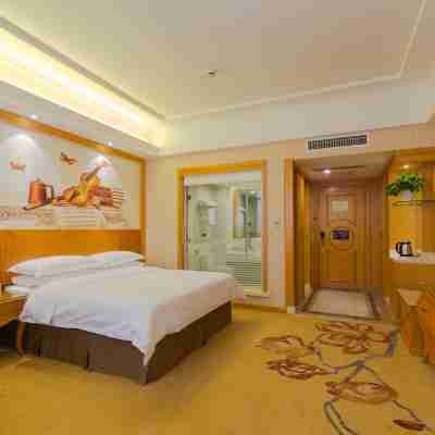 維也納國際酒店(欽州灣廣場農墾店) Rooms