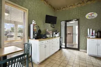 Super 8 by Wyndham Mt. Vernon IL Hotels in Mount Vernon