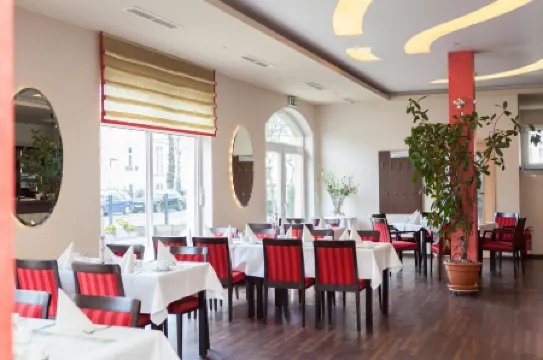 Hotel Mit-Mensch Отели рядом с достопримечательностью «Парк ам Штихканаль»