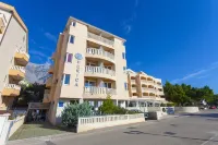 Aparthotel Milenij Hotel a Bast