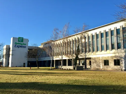 Holiday Inn Express GRAND ISLAND - NIAGARA FALLS by IHG - parking