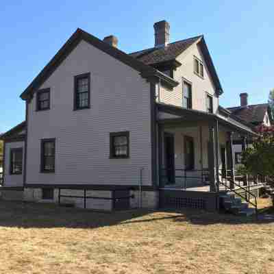 Fort Worden Hotel Exterior