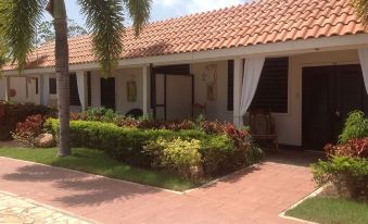 Bahia Salinas Beach Resort & Spa - Housity