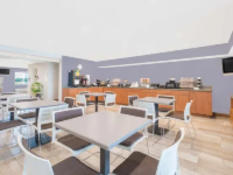 埃姆斯温德姆麥客達套房酒店 埃姆斯酒店