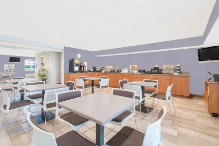 Microtel Inn & Suites by Wyndham Ames