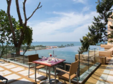 Avani Ao Nang Cliff Krabi Resort Hotels in Krabi