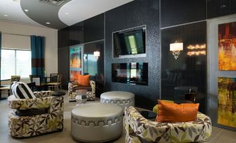 Holiday Inn Express & Suites Kansas City Airport