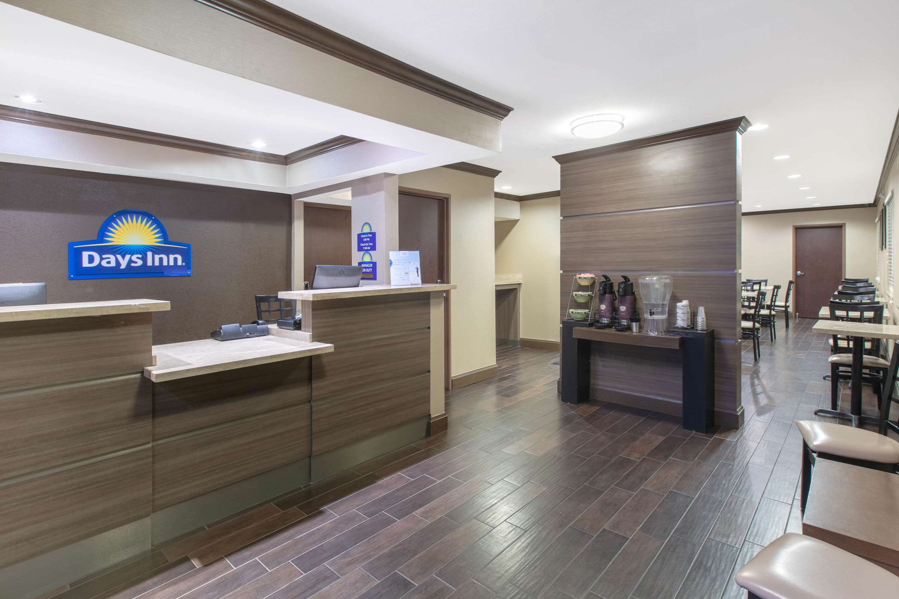 Days Inn & Suites by Wyndham Arlington Near Six Flags