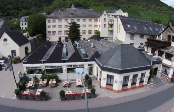 佩特里城堡酒店