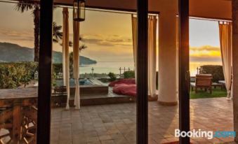 Luxury Taorum Villa with Spectacular Sea Views in Taormina