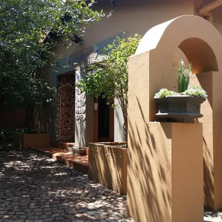 Izimbali Lodge and Restaurant