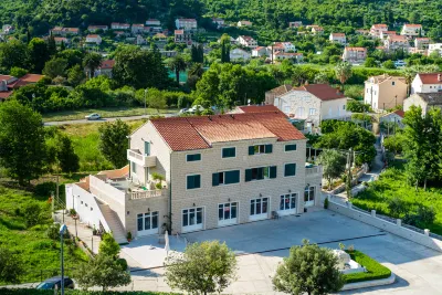 Apartments Azzurro Hotels in Komolac