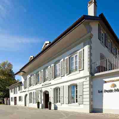 Hostellerie Le Petit Manoir Hotel Exterior