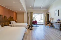 Immersing Hotel (Wenchuan Wolong Shoumoren)