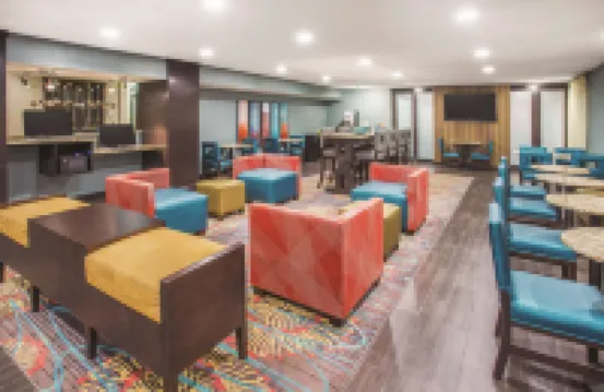 La Quinta Inn & Suites by Wyndham O'Fallon, IL - St. Louis