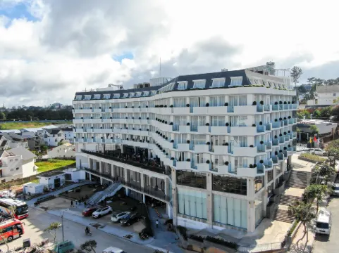 Nesta Valley Dalat Hotel - Formerly Golf Valley Hotel
