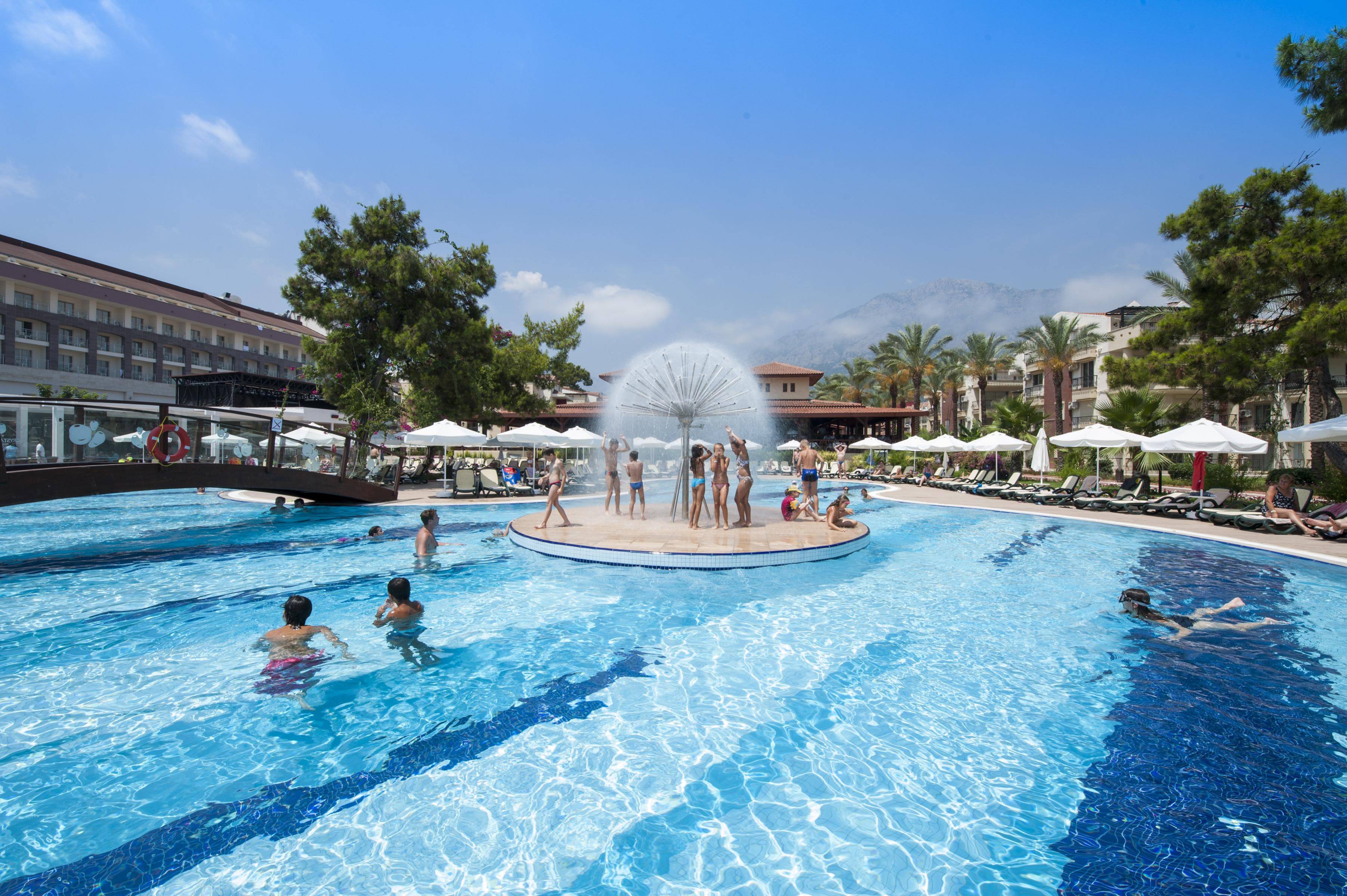 Crystal Aura Beach Resort & Spa – All Inclusive