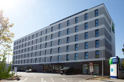 Holiday Inn Express Frankfurt Airport - Raunheim فنادق في راونهايم