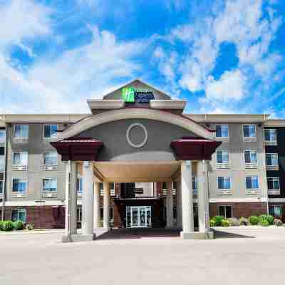 Holiday Inn Express & Suites Grand Forks Hotel Exterior