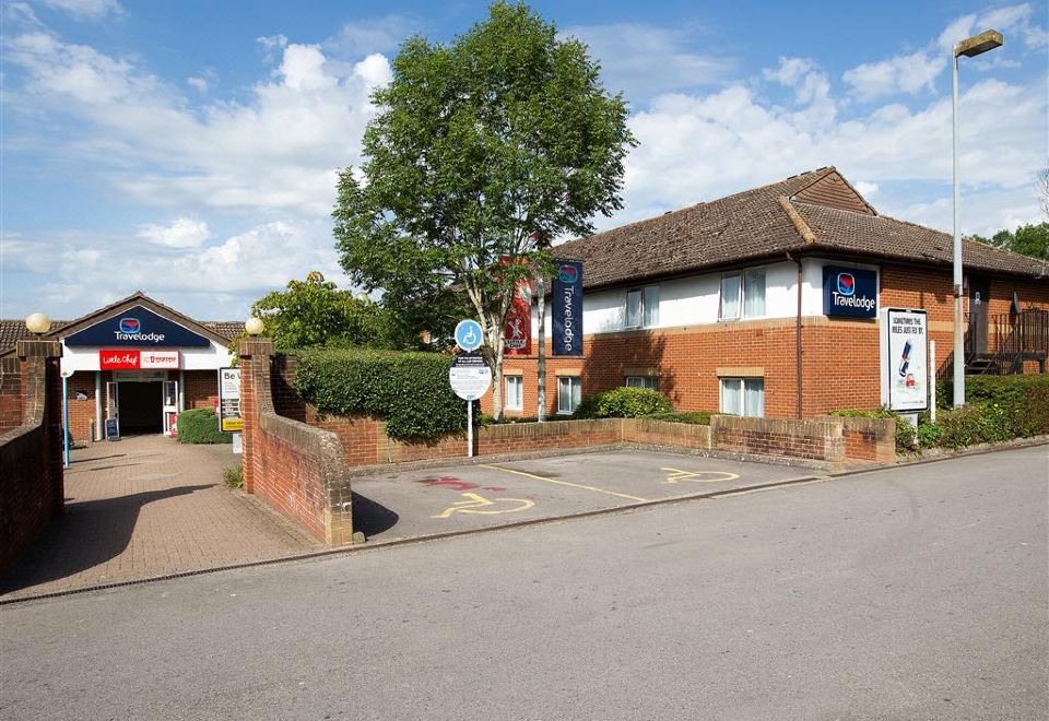 Travelodge Hotel - Warminster - Housity