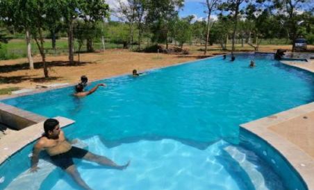 Breezy Lake - Housity