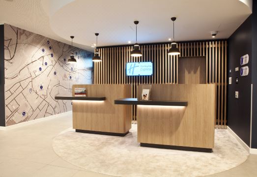 홀리데이 인 익스프레스 - 지근