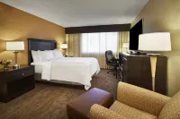 Holiday Inn Alexandria - Carlyle Отели рядом с достопримечательностью «Контрабандс энд Фридмен Семетери Мемориал»