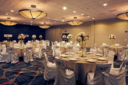 Courtyard San Diego Mission Valley/Hotel Circle Отели рядом с достопримечательностью «Университет Сан-Диего»