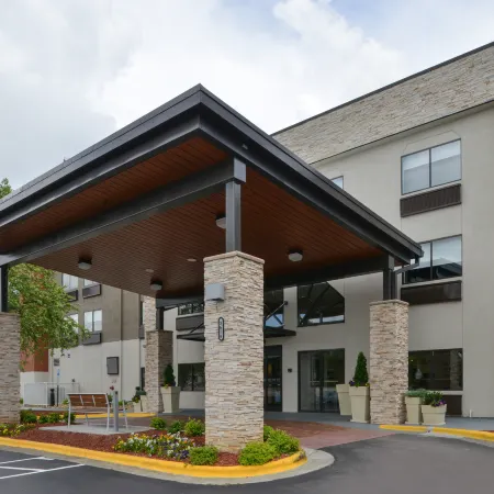 Holiday Inn Express & Suites RALEIGH NE - MEDICAL CTR AREA by IHG