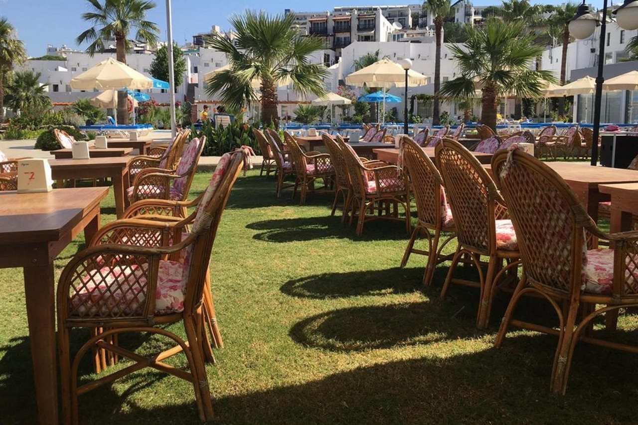 Nagi Beach Hotel