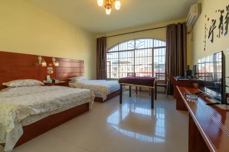 Liucheng Jintai Business Hotel Отели рядом с достопримечательностью «Hongma Mountain»