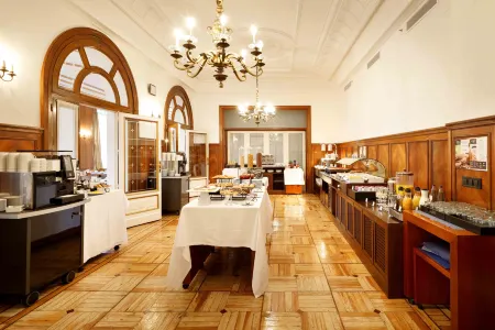 Exe Victoria Palace Отели рядом с достопримечательностью «Парк Фелипе II»