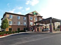 Route 66 Inn & Suites Hotels near GAR Cemetery