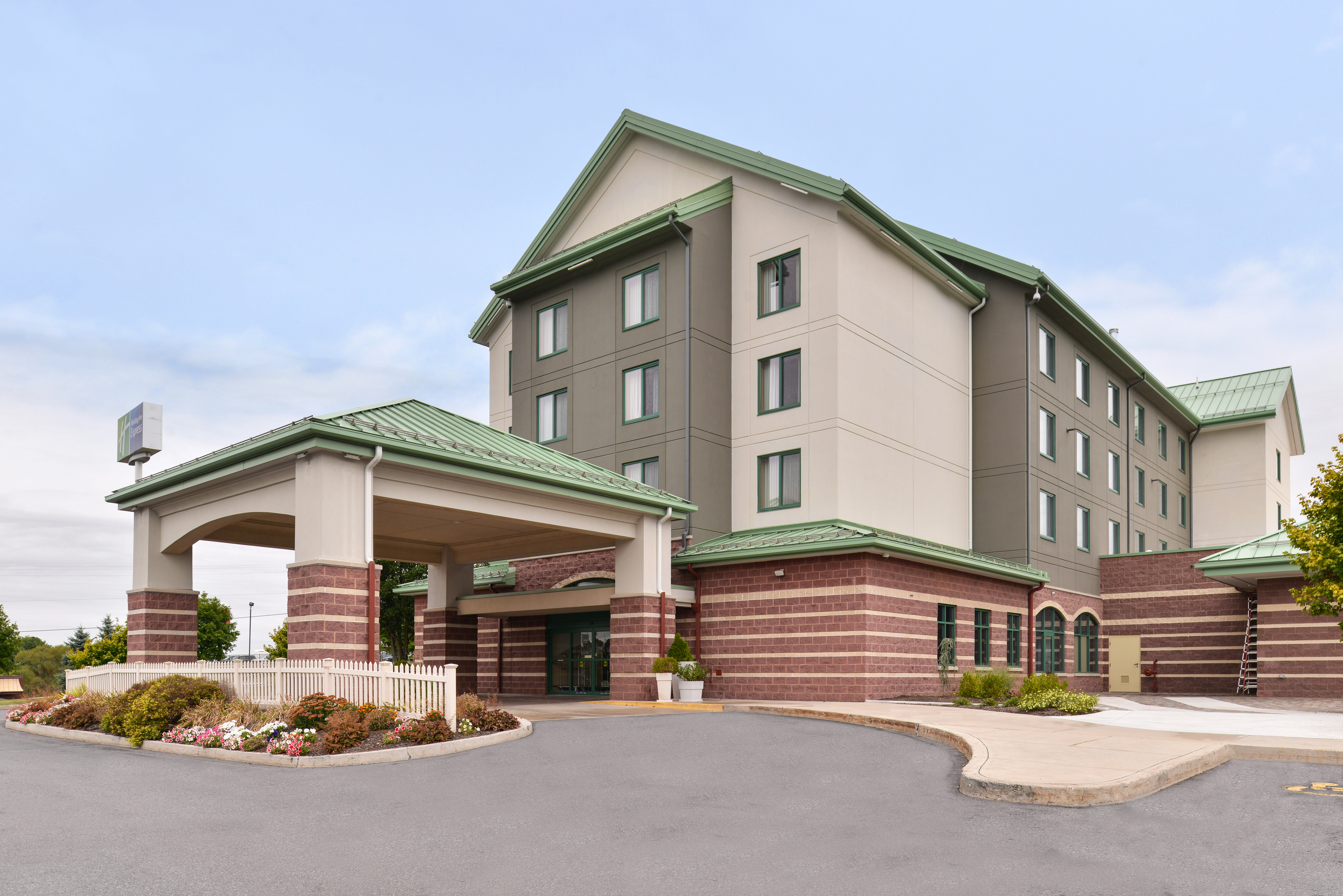 Holiday Inn Express Breezewood, an Ihg Hotel