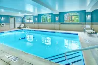 Holiday Inn Express & Suites Woodbridge Hotel di Iselin