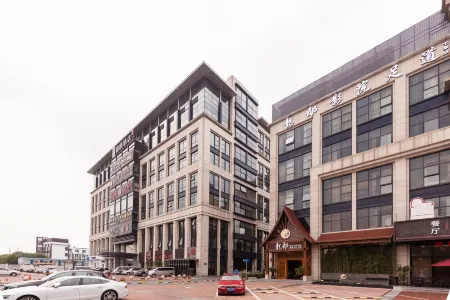 JI Hotel (Shanghai Qibao Qixin Road) Отели рядом с достопримечательностью «Minhang Gymnasium»