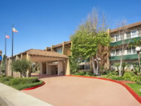 Holiday Inn Express & Suites CAMARILLO by IHG Hotels in Camarillo