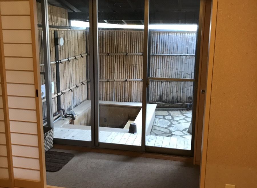 에타비아 유후인에키마에 호텔 외관