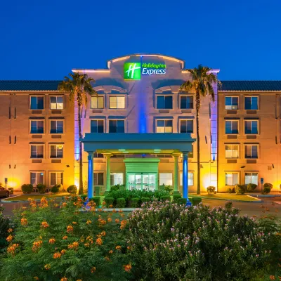 Holiday Inn Express 皮奧里亞北 - 格倫代爾 格伦代尔水上中心附近的飯店