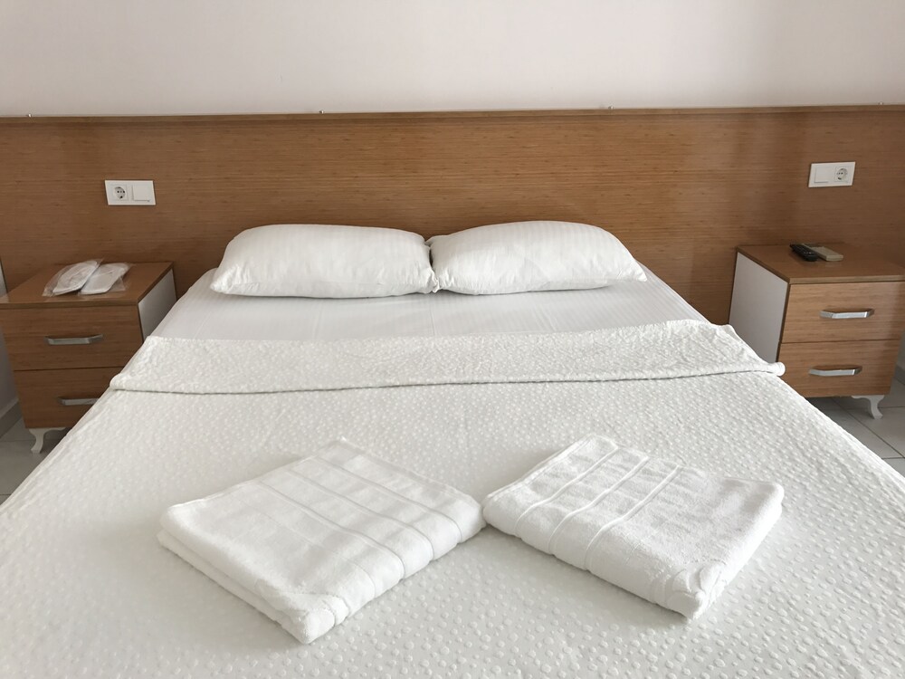 Cam Hotel