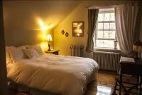 Le Passe-Partout Hotels in Cowansville